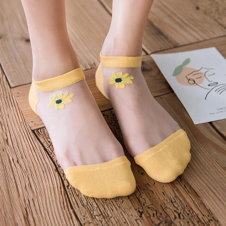 5 pairs of women's floral daisy ankle socks, perfect for summer apparel and gift ideas