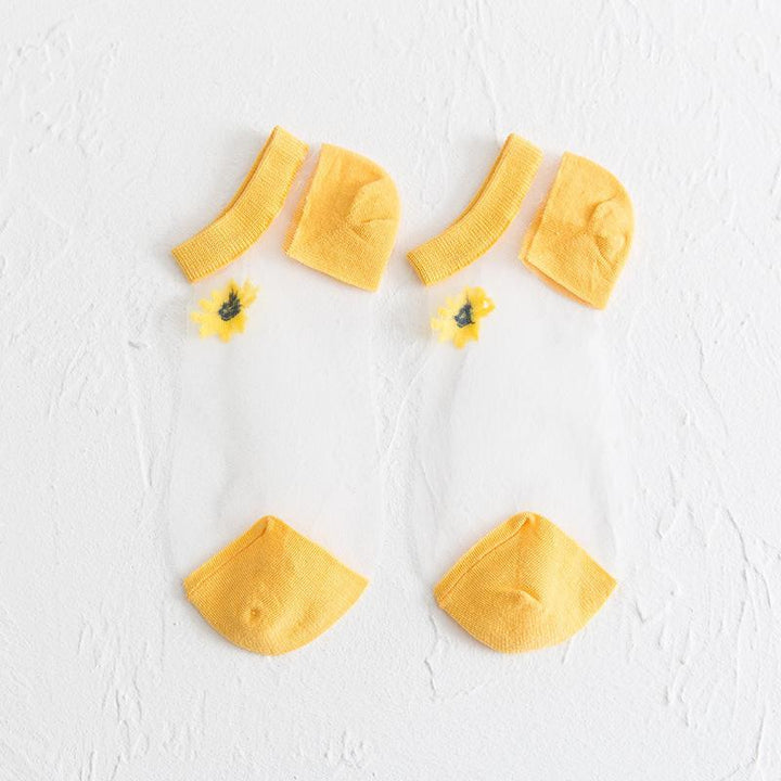 Five pairs of women's floral daisy cotton ankle socks, a comfortable and fashionable choice