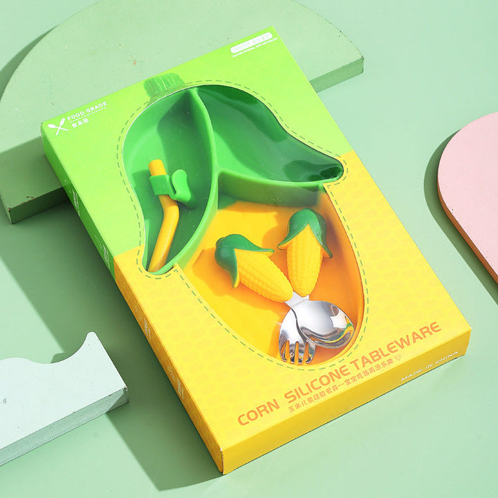 Detail of the non-slip suction base on the silicone toddler plate, ensuring stable baby feeding