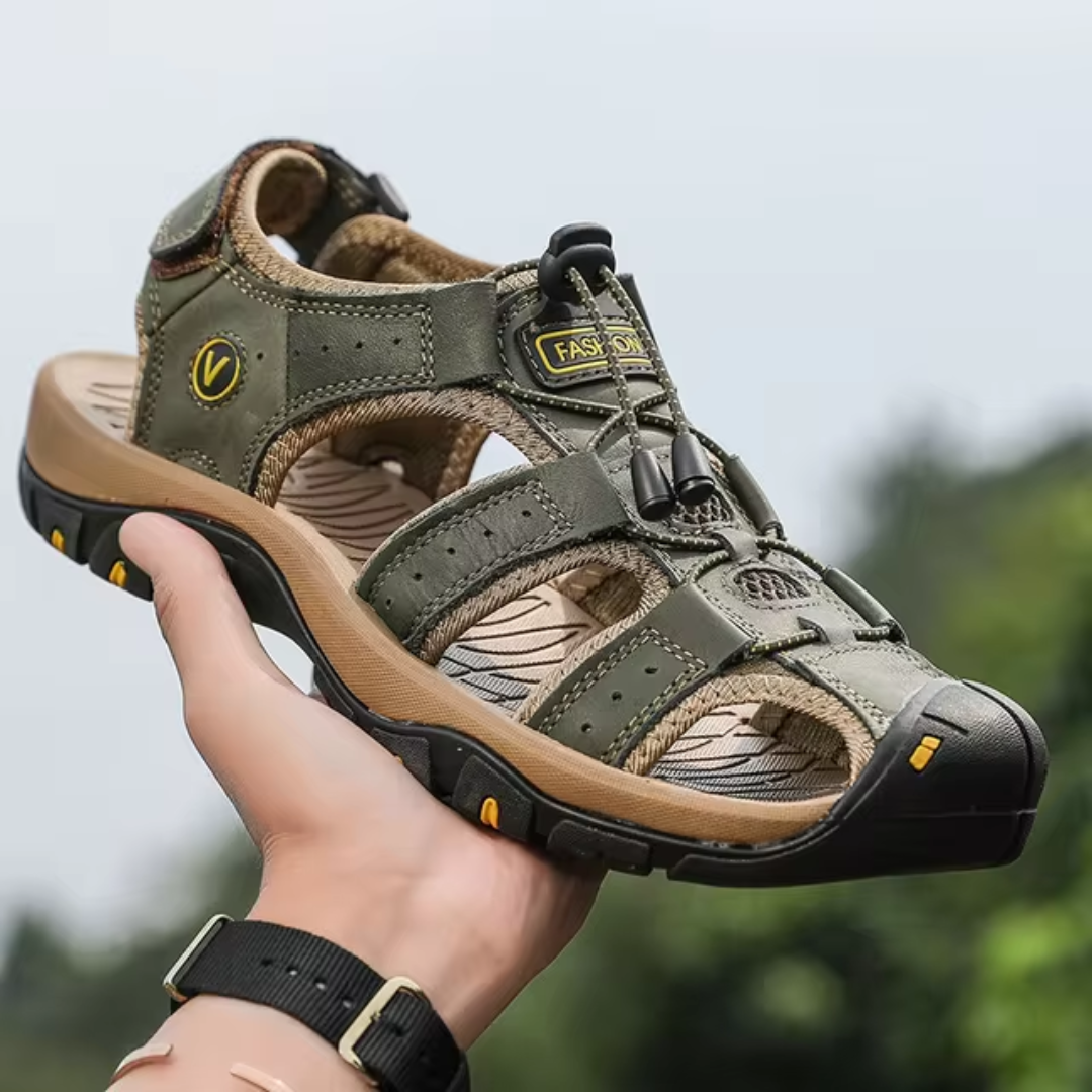 Men's all-weather comfort sandals, flexible fit, anti-slip sole, black color, rubber sole, artificial leather upper.