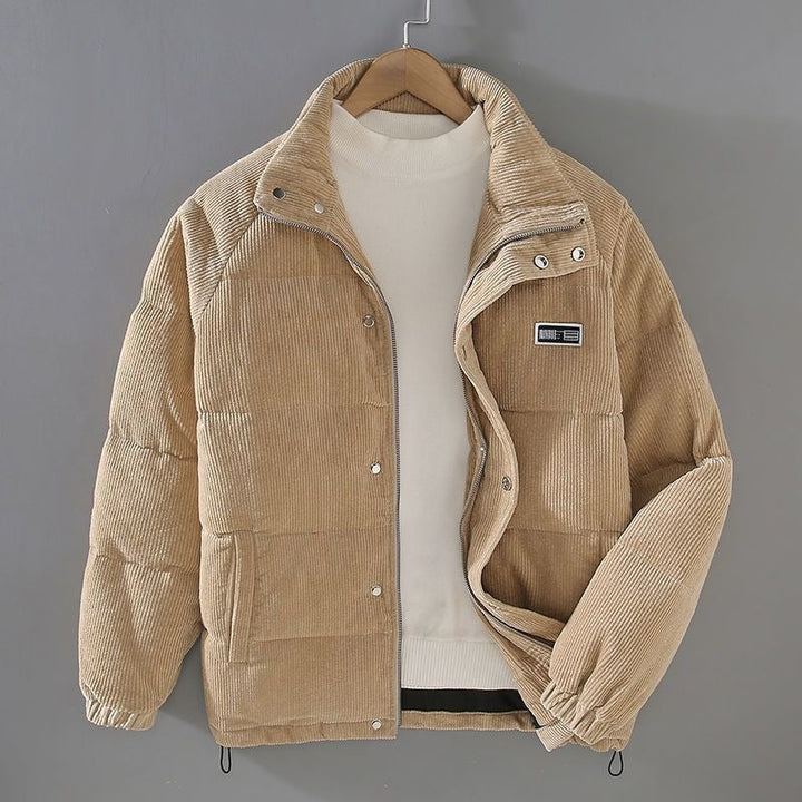 "Men's fine-wale corduroy jacket with silky lining, front view; two deep pockets, ideal for comfort and warmth in autumn."