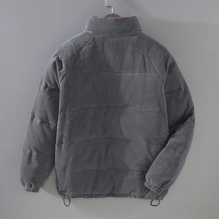 "Men's fine-wale corduroy jacket with silky lining, front view; two deep pockets, ideal for comfort and warmth in autumn."