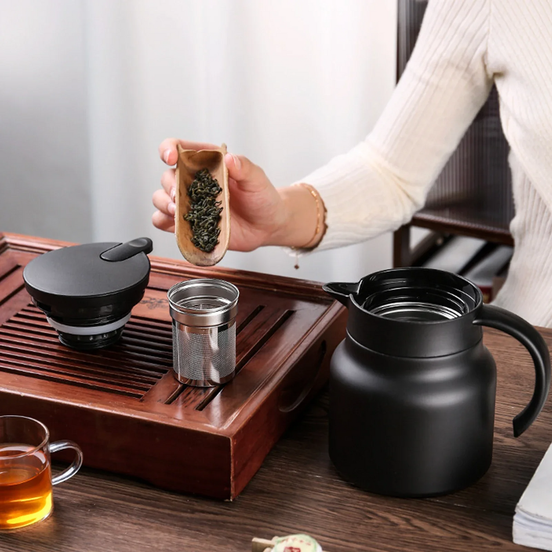 "Stainless steel insulation pot, polished finish, spill-proof jug, V-spout, integrated handle, sleek thermal design"