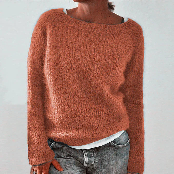"Women's classic knitted sweater with oversized collar, ribbed details, and crew neck in a cozy, timeless design."