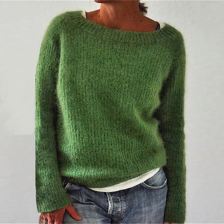 "Women's classic knitted sweater with oversized collar, ribbed details, and crew neck in a cozy, timeless design."