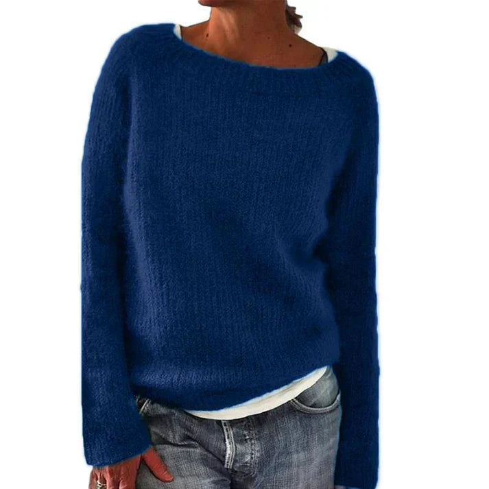 "Women's classic knitted sweater with oversized collar, ribbed details, and crew neck in a cozy, timeless design."
