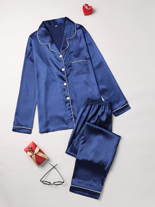 "Women's silk sleepwear set, two-piece, elegant colors, relaxed fit, luxurious silk fabric, perfect for comfort and style."