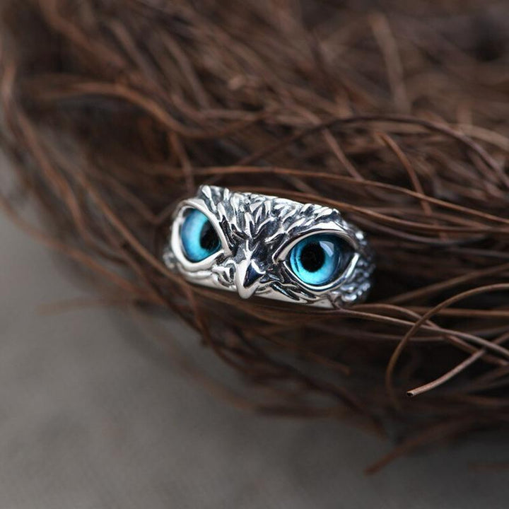 Detailed image of an owl eye ring for women, unique animal jewelry gift