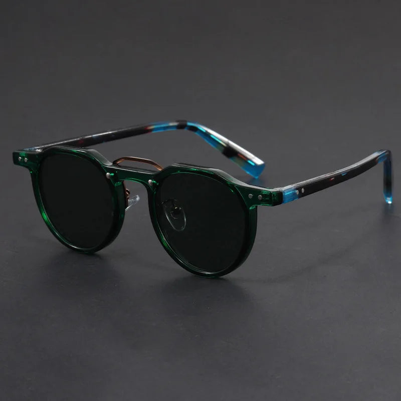 Unisex classic round eyewear, featuring UV400 protection for eye safety and timeless vintage appeal.