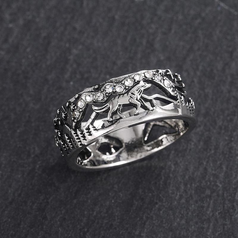 Fashionable wolf rings for him and her, silver-tone finish, a unique and meaningful couple jewelry set.