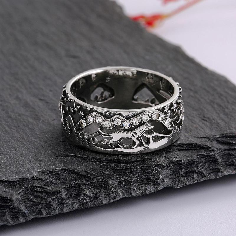 Matching wolf rings for couples, featuring detailed wolf heads, a stylish and trendy jewelry accessory.