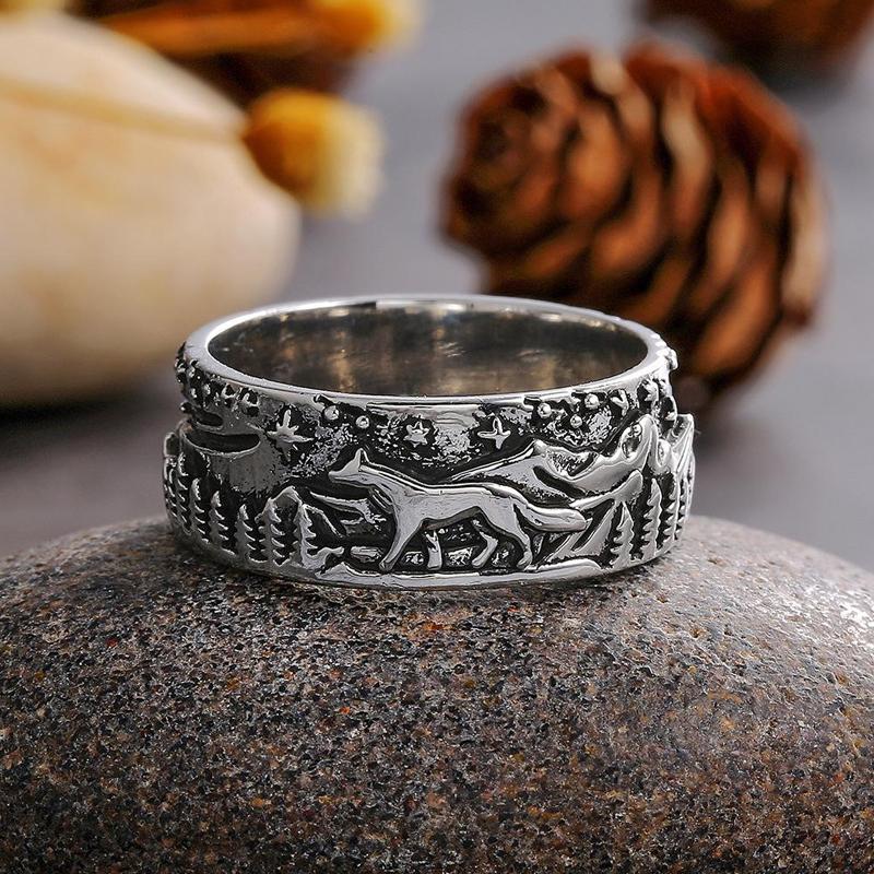 Hand modeling a unisex wolf ring, highlighting its comfortable fit and eye-catching animal jewelry design.