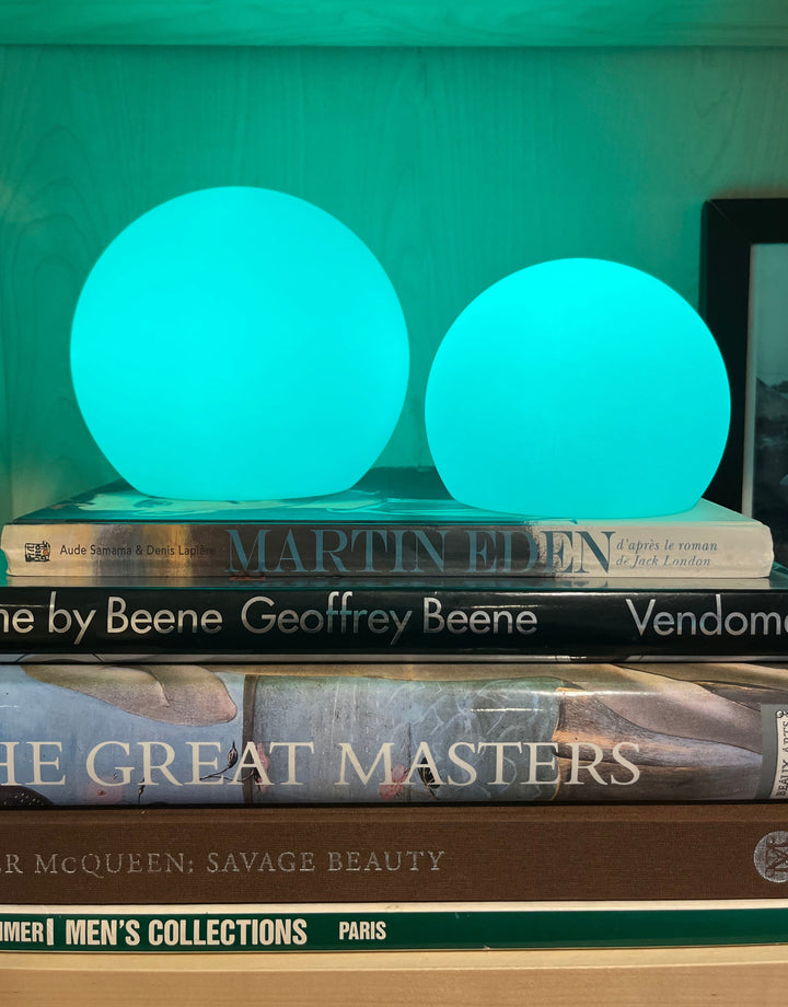 Cordless LED moon table lamp, orb shape, with 16 colors, portable, rechargeable, waterproof; perfect for home or outdoor use.
