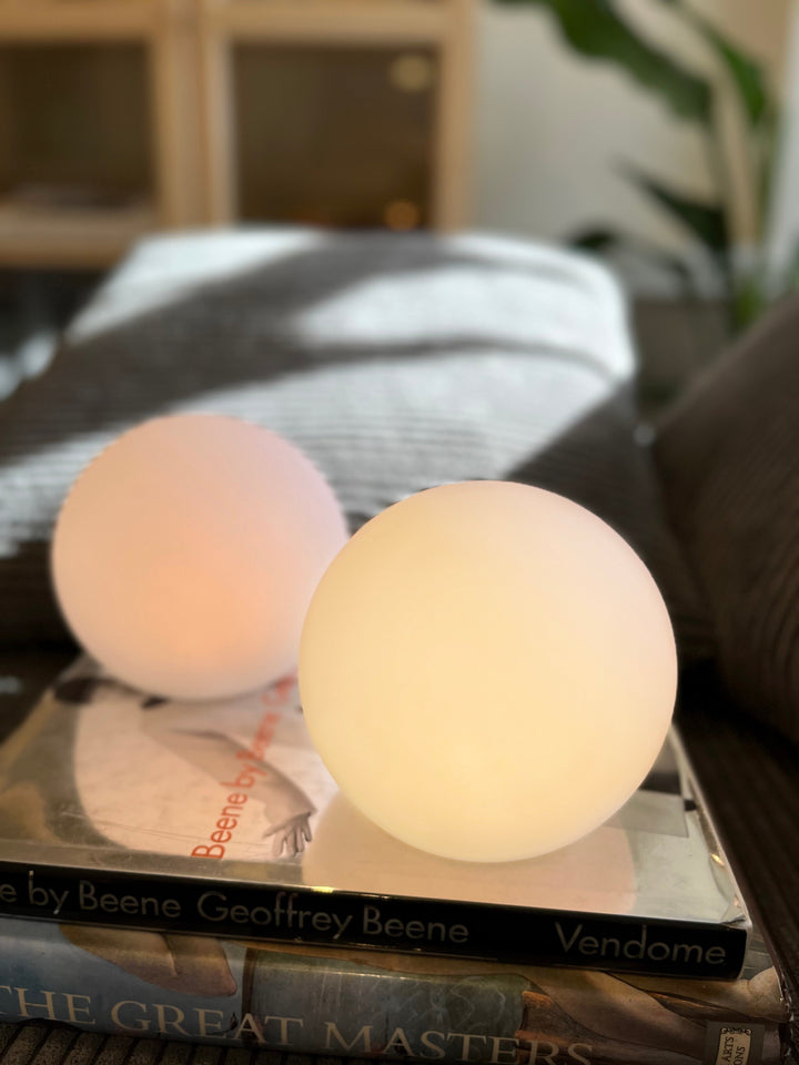 Cordless LED moon table lamp, orb shape, with 16 colors, portable, rechargeable, waterproof; perfect for home or outdoor use.