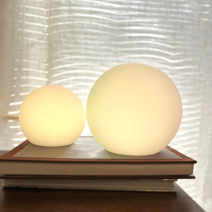 Cordless LED moon table lamp, orb shape, with 16 colors, portable, rechargeable, waterproof; perfect for home or outdoor use.