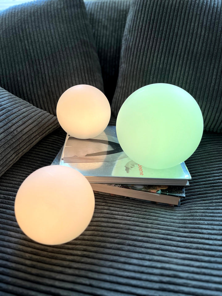 Cordless LED moon table lamp, orb shape, with 16 colors, portable, rechargeable, waterproof; perfect for home or outdoor use.