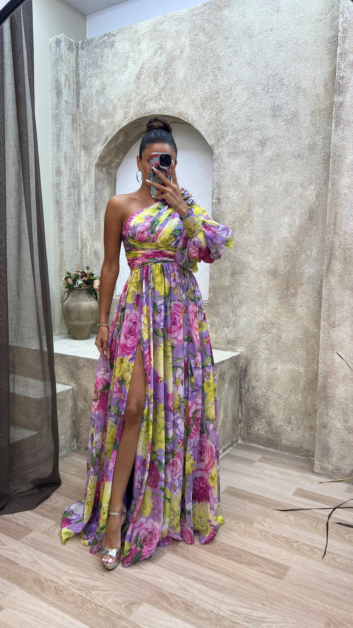 Beautiful floral maxi dress for women, featuring a trendy high slit for an elegant and boho look