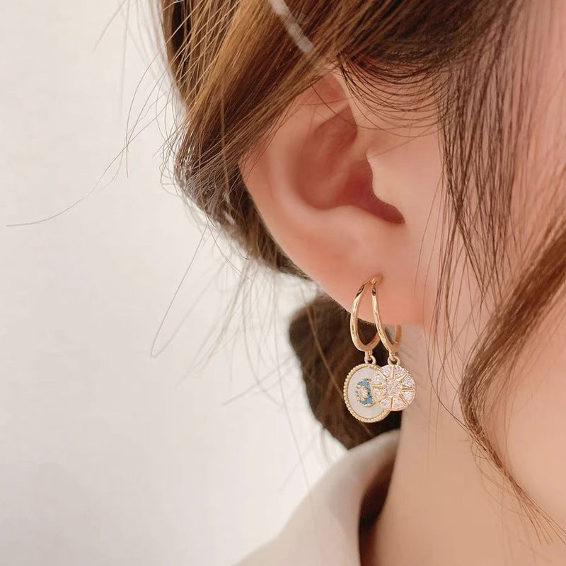 Gold fringe leaf dangle earrings, a must-have elegant jewelry for women's fashion