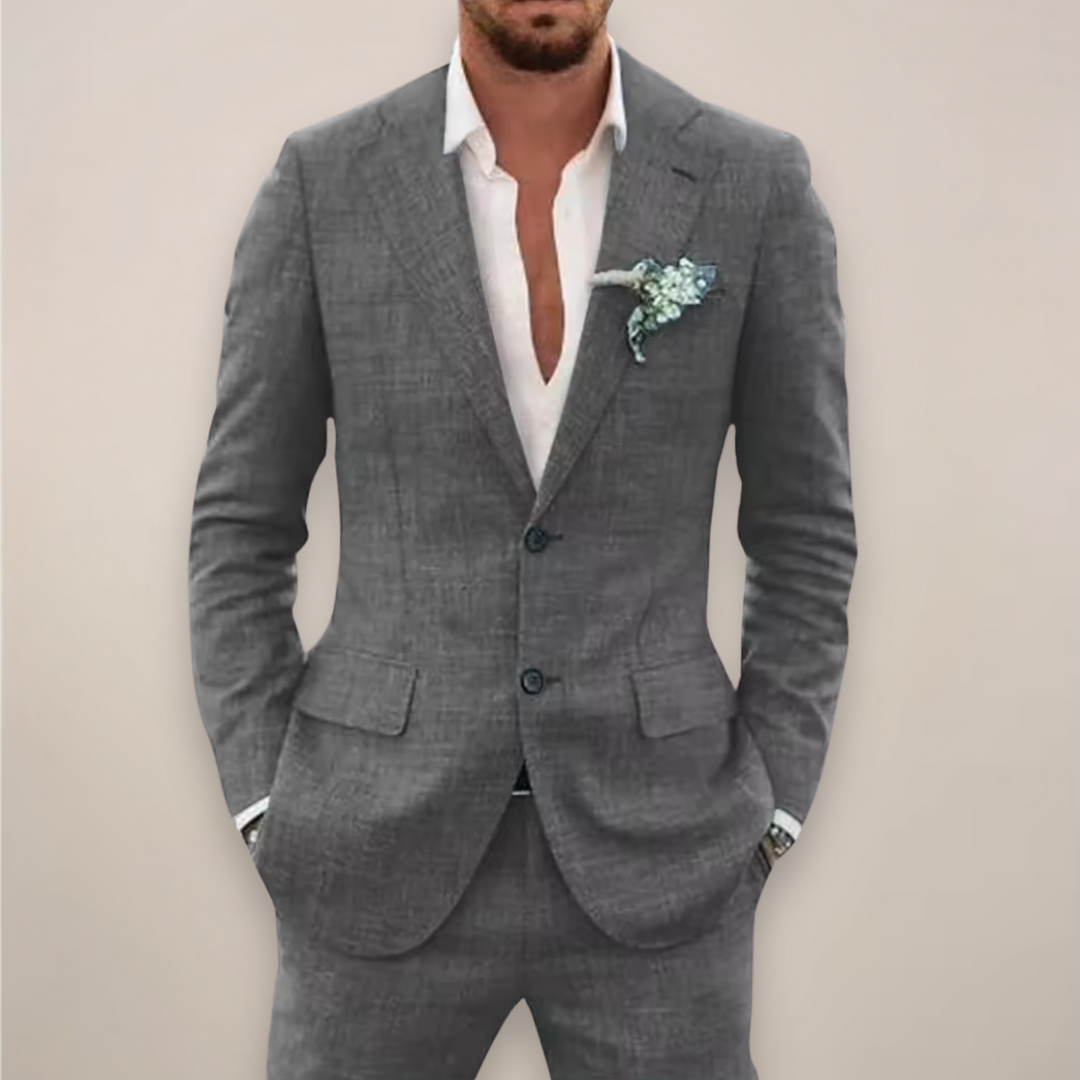 Stylish men's two-piece suit with blazer & trousers, a must-have for spring/summer fashion.