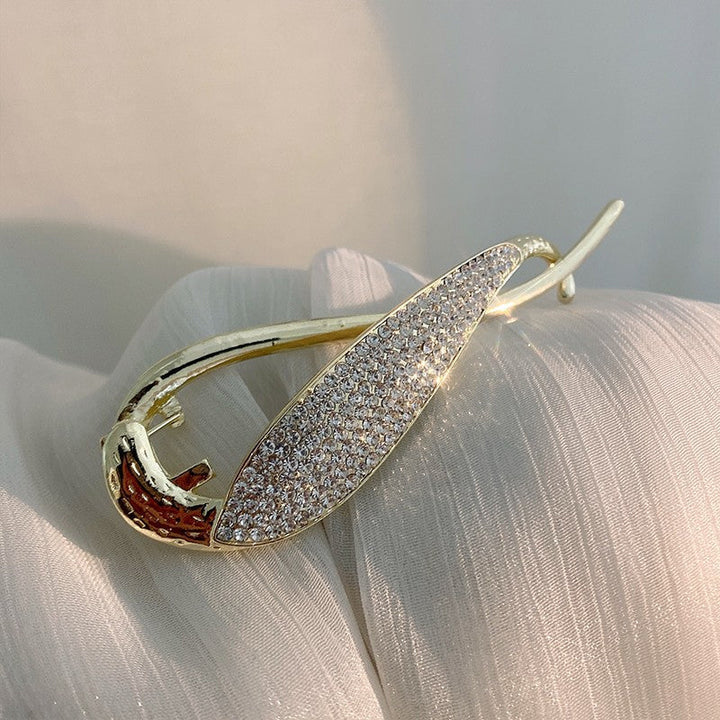 Assortment of pearl hair clips, offering chic hair jewelry options for women's fashion and gifting.