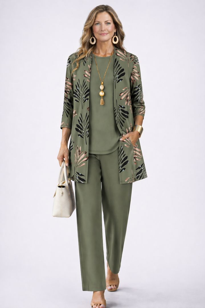 Elegant women's 3-piece set: blazer, matching trousers & top. Perfect for business or smart casual wear.