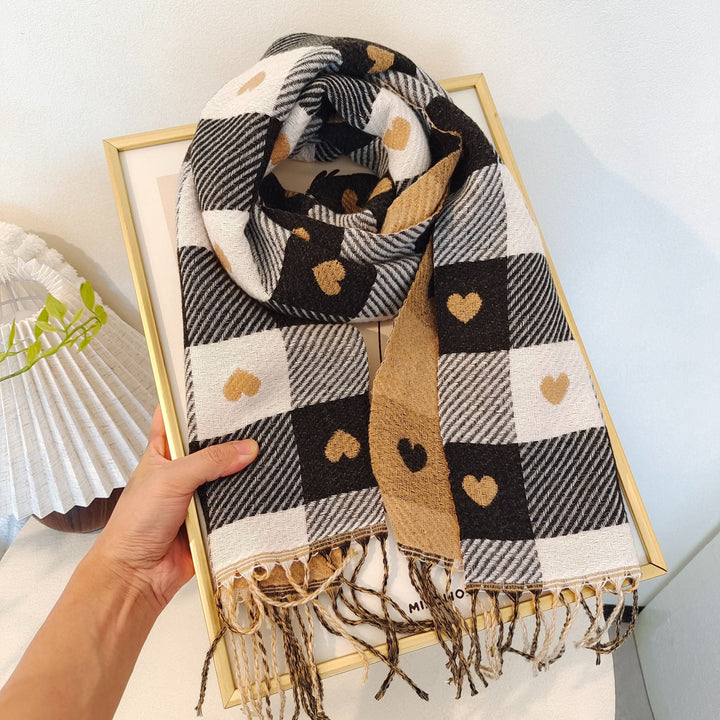 Trendy checkered polyester women's scarf, a cozy autumn/winter gift for her.