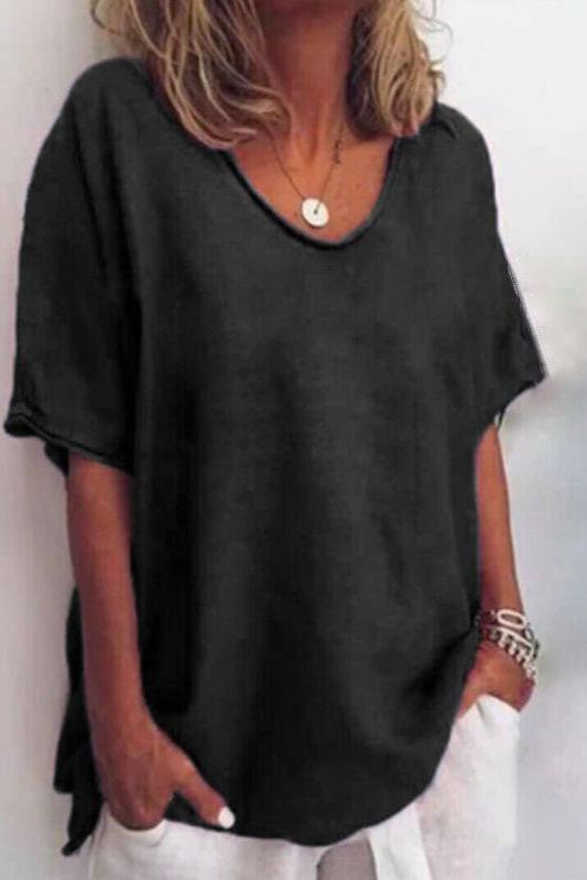 Feminine women's printed blouse with long sleeves. Elegant and comfortable, ideal for stylish workwear or casual fashion.