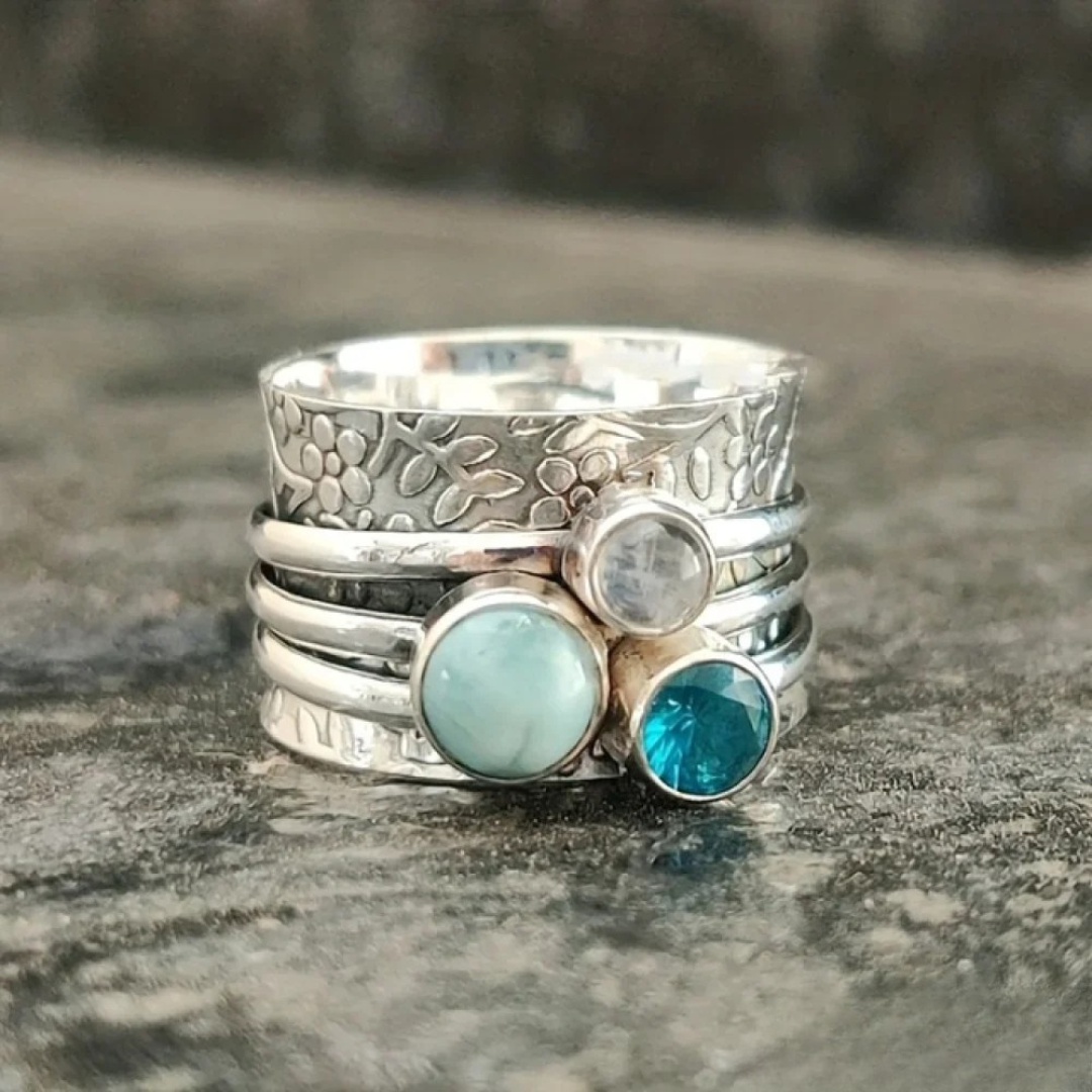 Elegant women's silver ring, versatile & timeless. Perfect for everyday wear or special occasions. A beautiful fashion accessory.