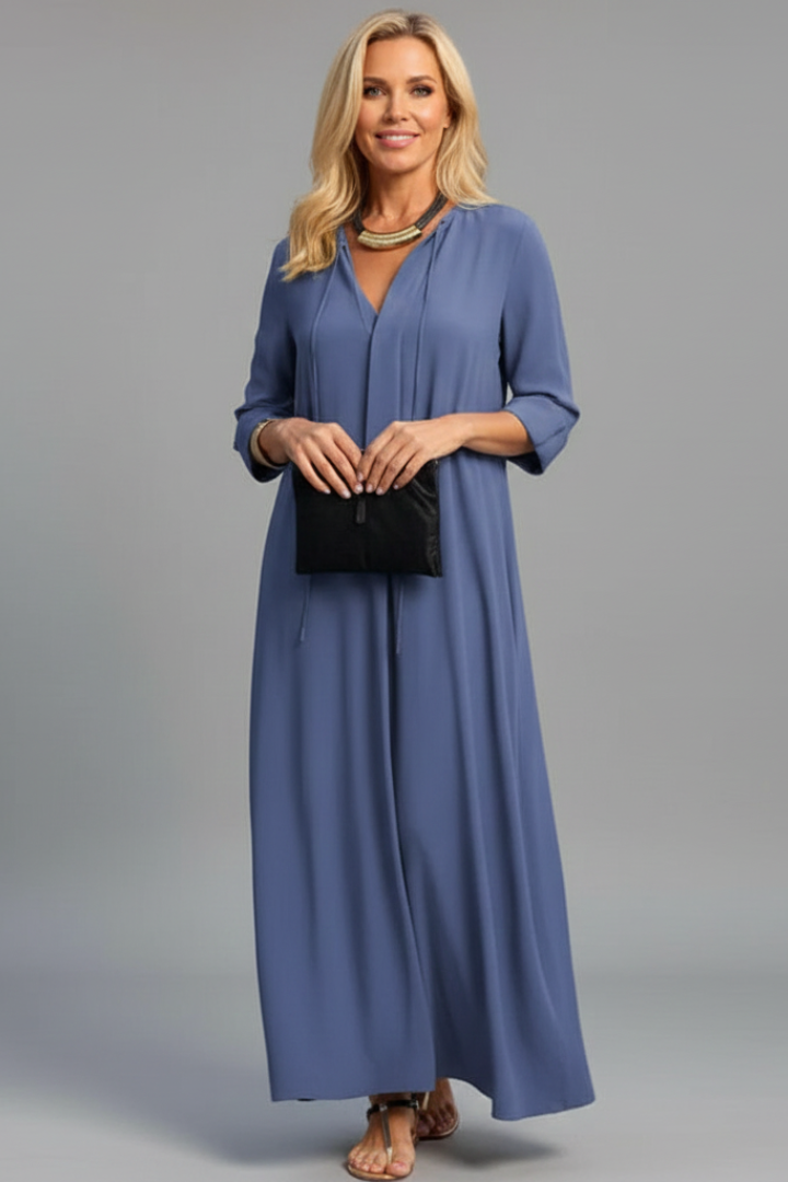 Feminine long sleeve V-neck ankle-length dress. Versatile women's maxi, ideal for an everyday look.