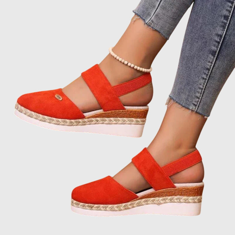Woman wearing ELUXOR orthopedic sandals, perfect for casual outings and all-day pain relief.