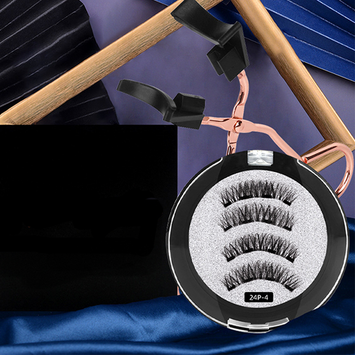 Comparison image showing before (no lashes) and after (with 3D magnetic lashes applied).