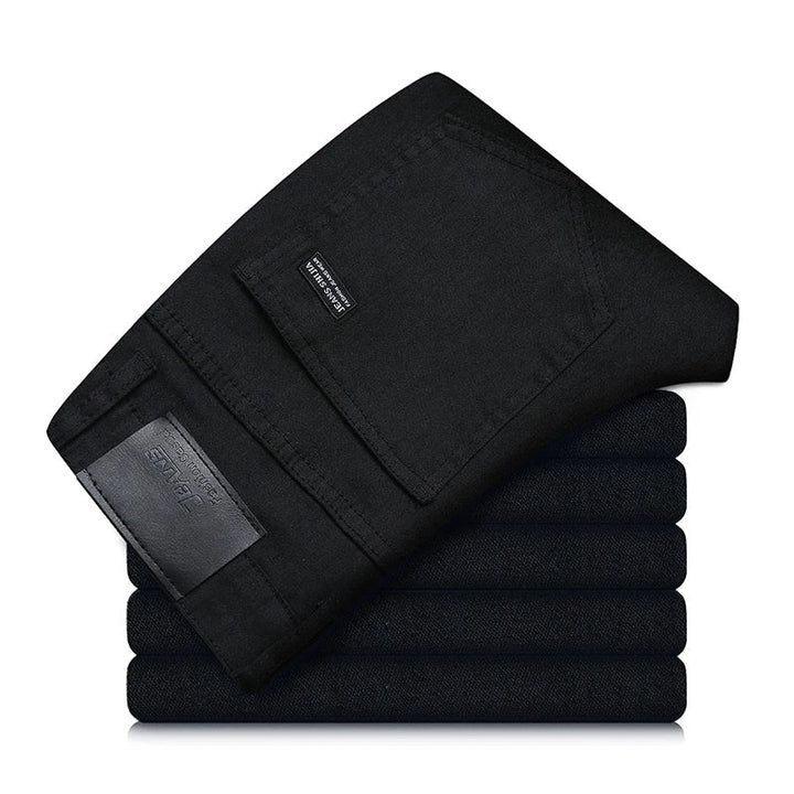 Practical men's black stretch jeans, straight fit. Provides excellent everyday comfort for diverse casual outfits.