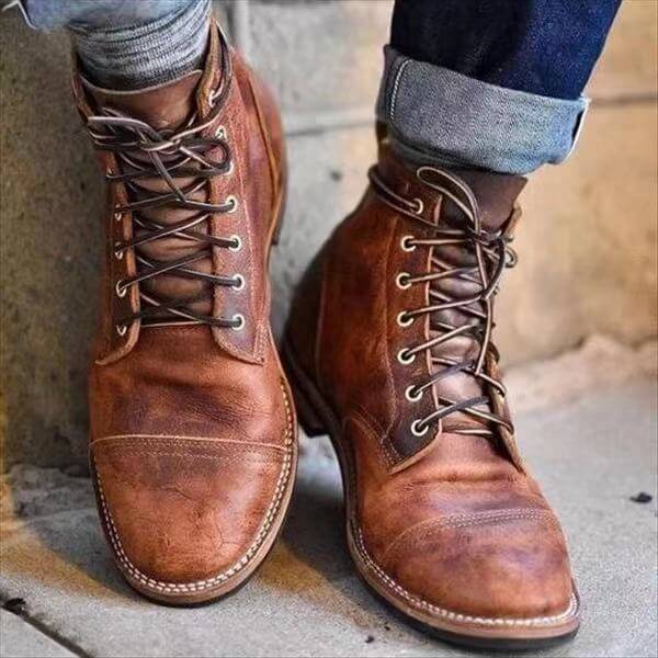 Men's classic brown lace-up ankle boots, durable and stylish for everyday wear. Versatile footwear.