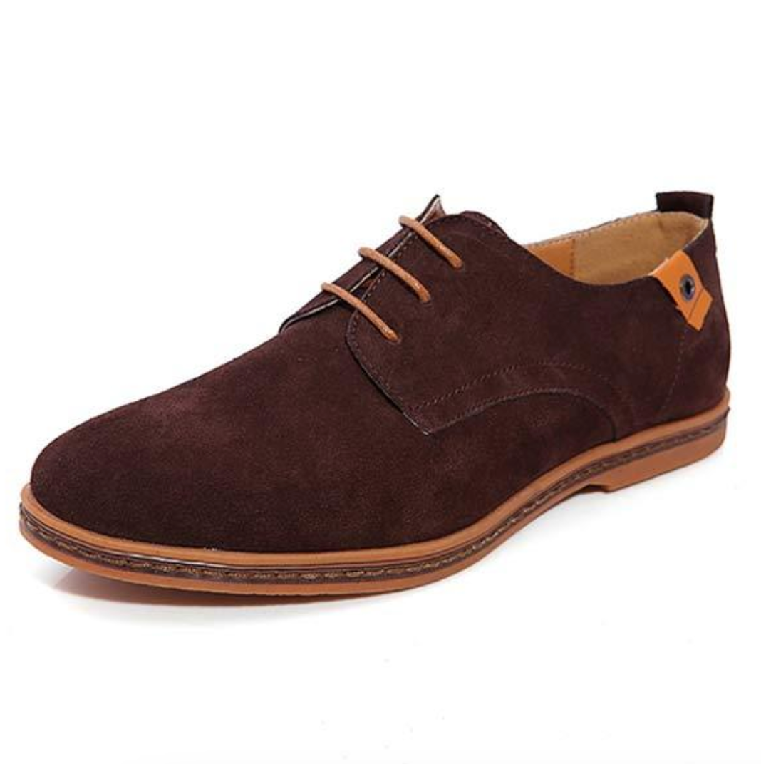 Comfortable men's classic round-toe dress shoes, offering a polished look for work or events. Versatile.