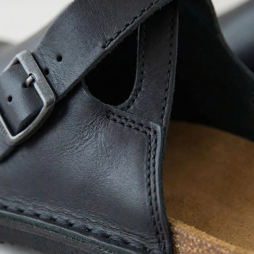 Comfortable men's black orthopedic clogs for all-day wear. Lightweight design with foot support, ideal for work.