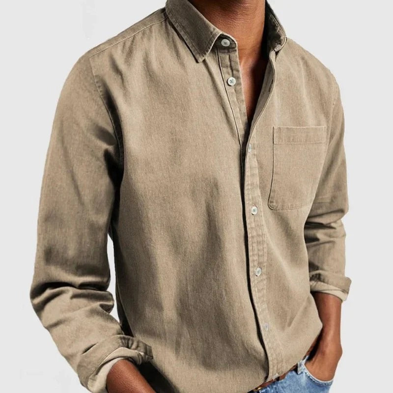 Timeless men's casual denim shirt, long-sleeve button-up. Versatile for everyday fashion & smart casual autumn looks.