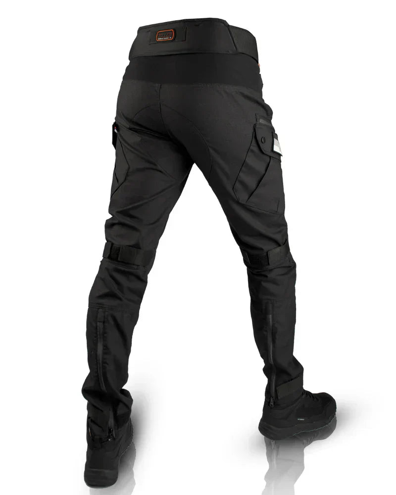Men's durable workwear cargo pants in a tactical design, featuring reinforced stitching & many pockets