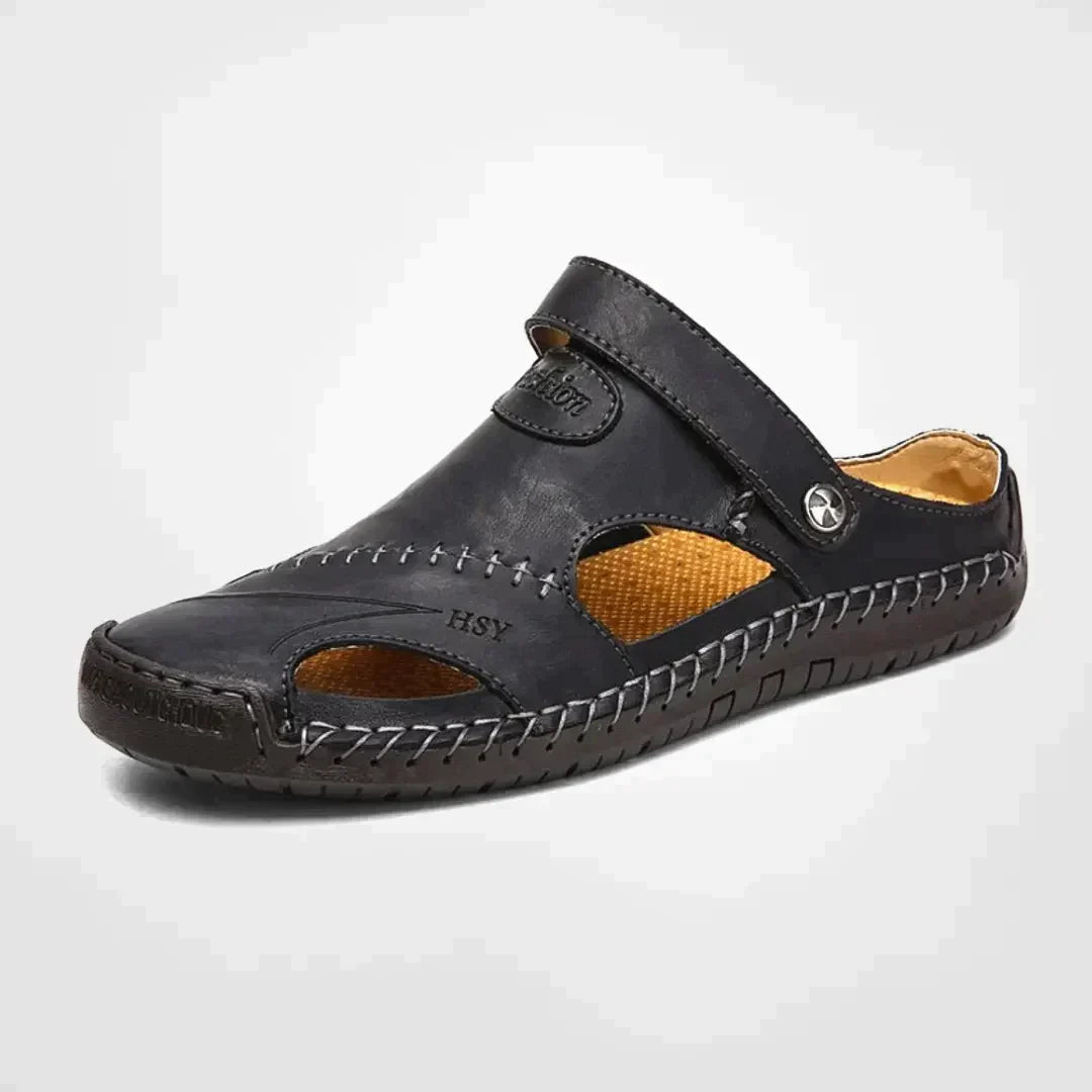 Versatile men's summer footwear: orthopedic outdoor sandals with adjustable straps & protective closed toe.