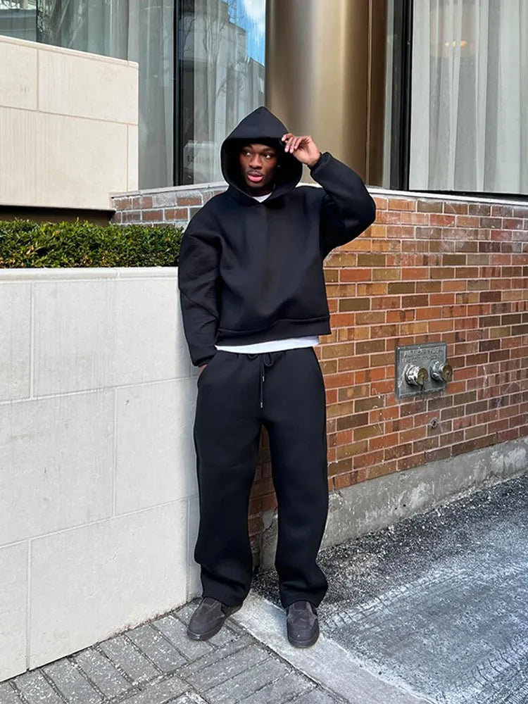 Full view of men's oversized tracksuit, a casual 2-piece set with hoodie and joggers, showcasing relaxed fit.
