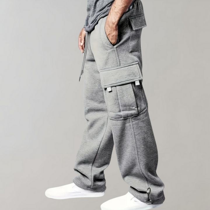 Men's cargo pants with a relaxed fit, featuring functional pockets, perfect for utility and comfort