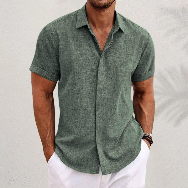 Smart casual men's button-down shirt, short sleeve, combining style & comfort for modern wardrobes.