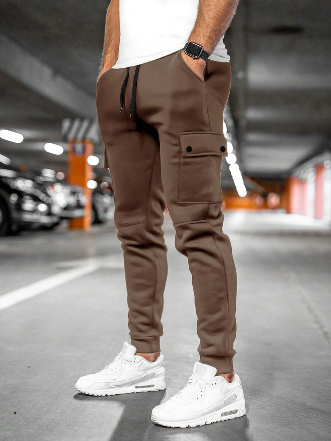 Modern men's slim-fit joggers, a sleek streetwear option for a contemporary wardrobe.