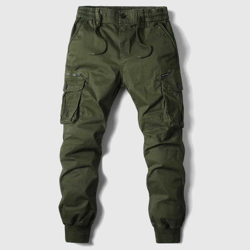 Detail of the elastic waistband on men's comfortable cargo jogger pants, ensuring a secure fit.