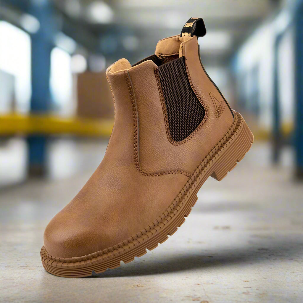 Rugged men's safety boots with steel toe & waterproof design, ideal for outdoor work & heavy-duty protection.