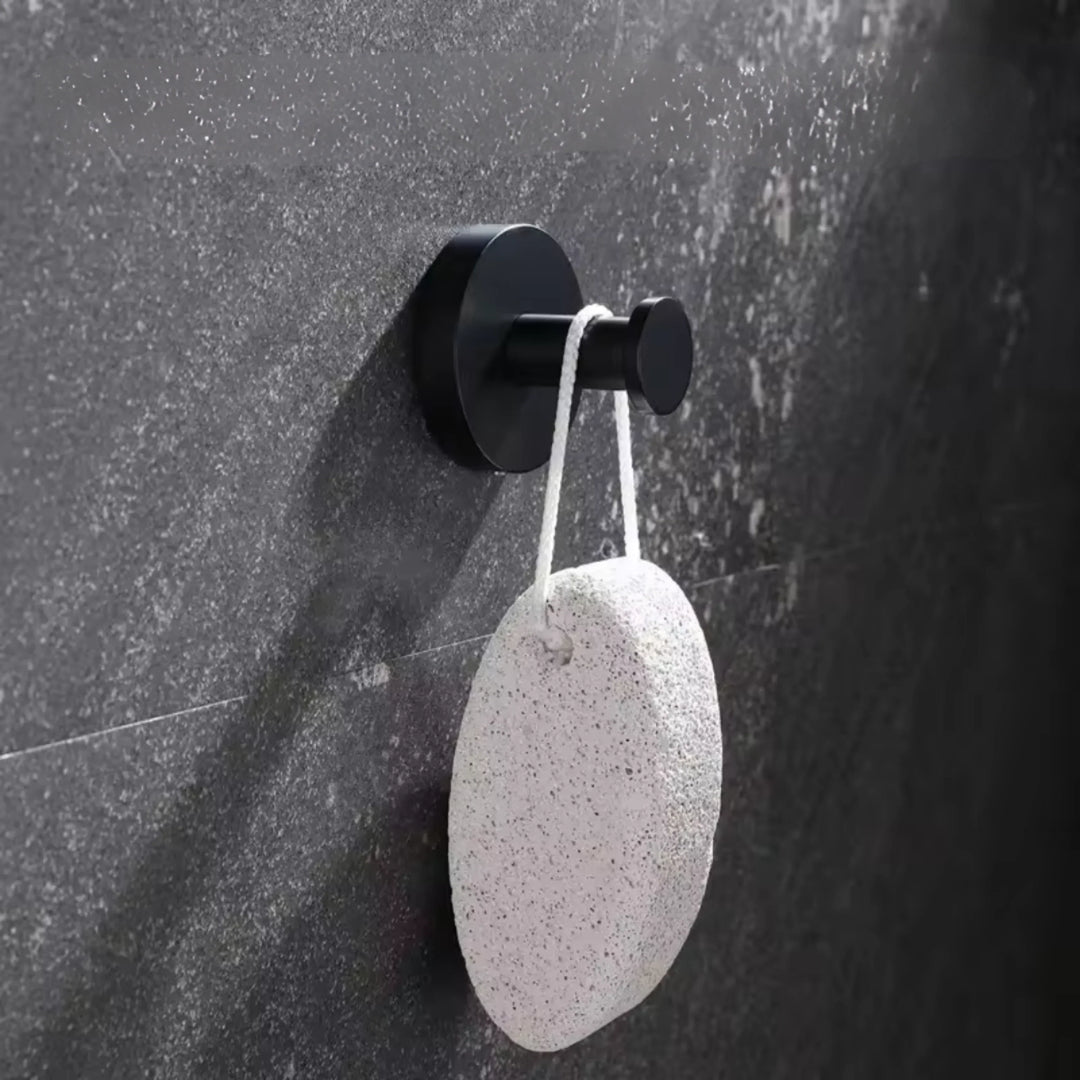 "Minimalist suction wall hooks 4-pack, no-drill installation for modern home, stylish organization, supports up to 7 kg."