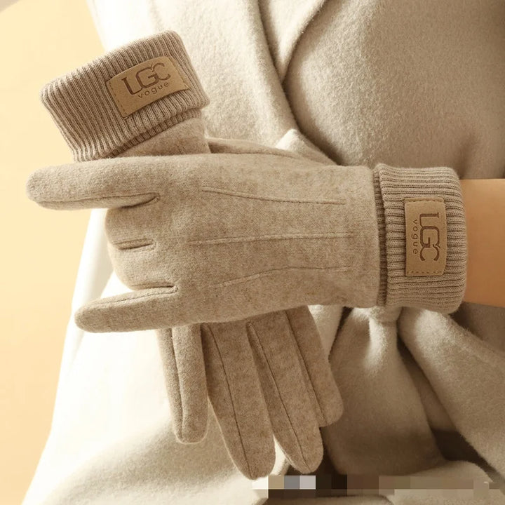 Pair of black cashmere touchscreen winter gloves for unisex, soft and warm with ribbed cuffs.