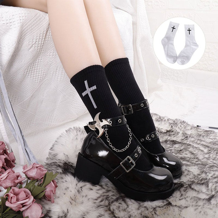 Pair of black unisex ankle socks with white cross pattern, made of comfortable cotton