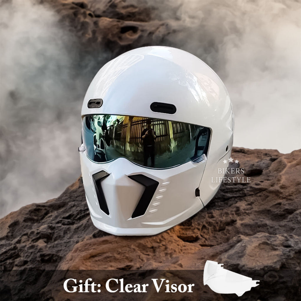 Unisex retro helmet, ECE approved, classic design for safe and comfortable motorcycle adventures.