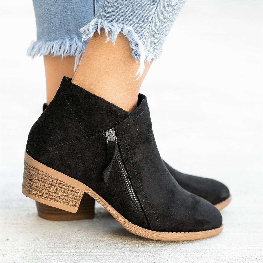 Women's comfortable ankle boots, stylish orthopedic footwear for everyday walking & all-day support in fall/winter.
