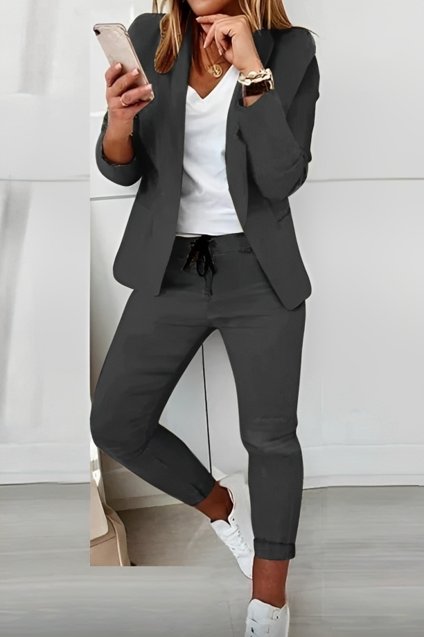 Elegant women's blazer & pants set, a chic event outfit suitable for formal occasions and stylish gatherings.
